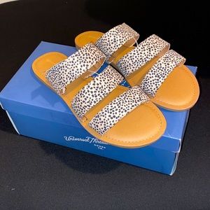 🔥NEW!! Universal Thread Sandals🔥